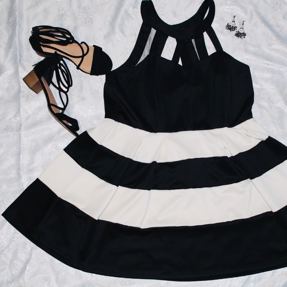 Crystal Doll Dresses & Skirts - Crystal Doll Fit & Flare Short Sleeveless Size 24